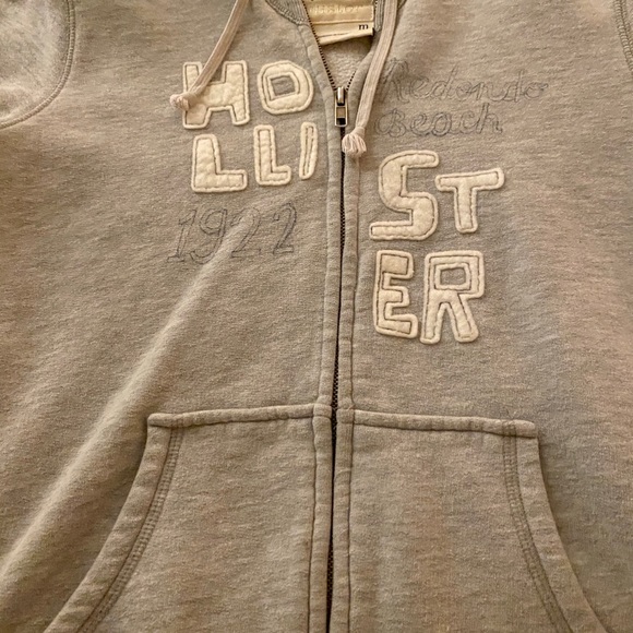 SIZE medium Hollister Gray hoodie - Picture 2 of 4
